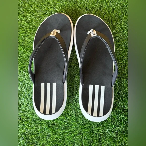 adidas Women’s Adilette Comfort Flip-Flops/Size: 10/Colors: Black and White/VGC - Picture 4 of 9